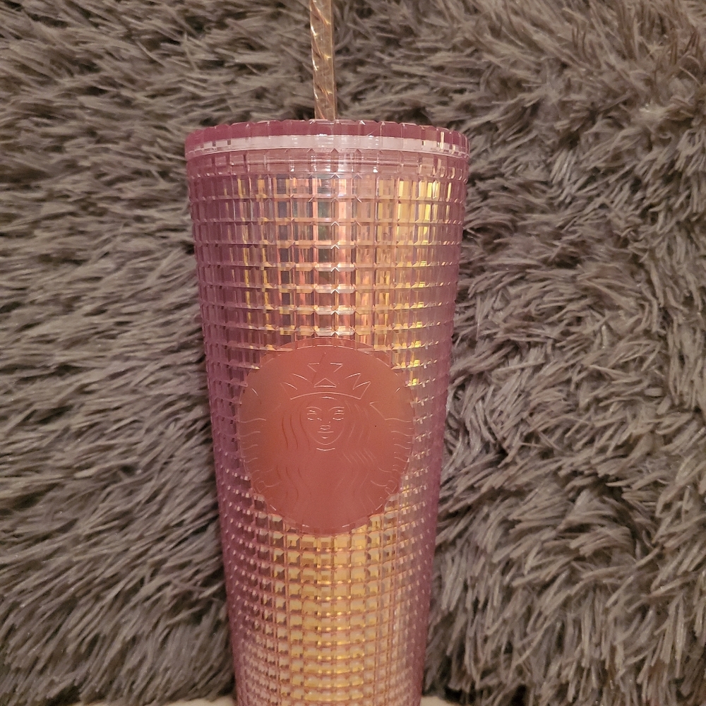 Pretty in PINK! Limited edition Starbucks 24oz🧋